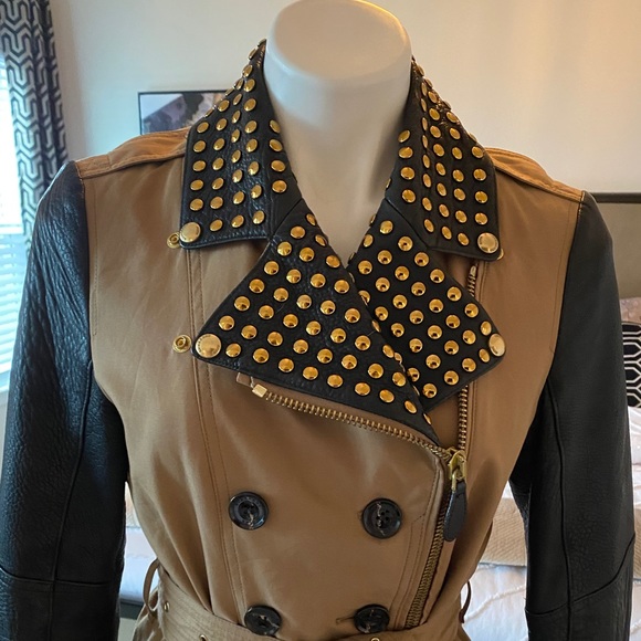 Burberry Tan and Black Trench Coat - Picture 11 of 11